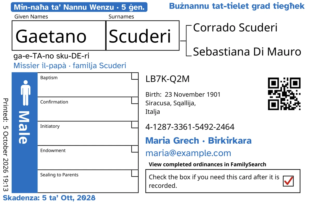 Eżempju tan-naħa ta’ quddiem ta’ karta, wara TempleKit, għal raġel ivvintat, Gaetano Scuderi. Miżjud bil-blu: it-tikketta “Min-naħa ta’ Nannu Wenzu · 5 ġen.”, “Bużnannu tat-tielet grad tiegħek” fuq nett fuq il-lemin, “Missier il-papà · familja Scuderi” taħt l-isem, il-linja tal-kuntatt “Maria Grech · Birkirkara” u “Skadenza: 5 ta’ Ott, 2028”. Miżjud bl-iswed: kif jingħad l-isem, “ga-e-TA-no sku-DE-ri”. Il-kaxxa “Male” hija mimlija blu u l-kaxxa tar-ritorn għandha marka ħamra. Il-bqija kollu huwa l-istampar ta’ FamilySearch stess.