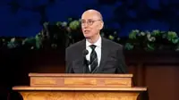 Henry B. Eyring při proslovu na generální konferenci