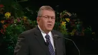 Allan F. Packer při proslovu na generální konferenci